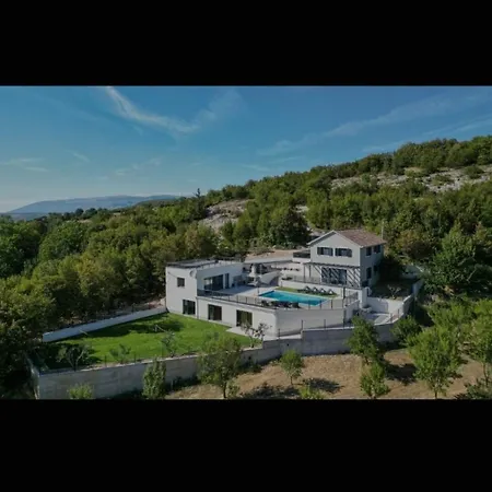 Gold Villa *